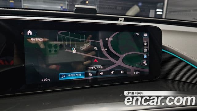 Mercedes-Benz EQC 2021 — ფოტო 14/33