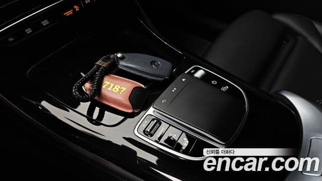Mercedes-Benz EQC 2021 — ფოტო 17/33