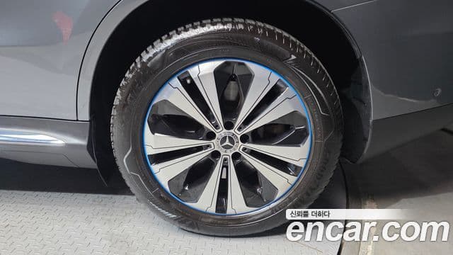 Mercedes-Benz EQC 2021 — ფოტო 22/33