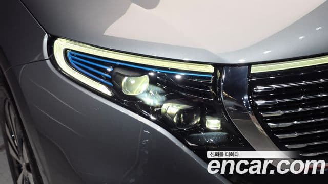 Mercedes-Benz EQC 2021 — ფოტო 23/33