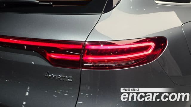 Mercedes-Benz EQC 2021 — ფოტო 12/33