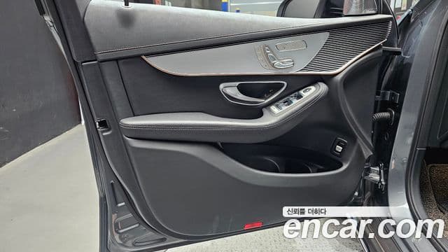 Mercedes-Benz EQC 2021 — ფოტო 8/33