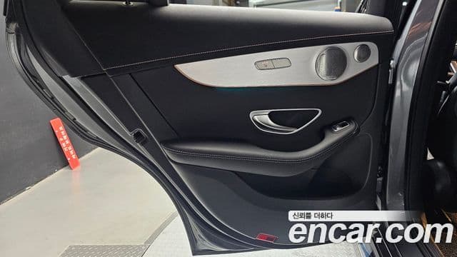 Mercedes-Benz EQC 2021 — ფოტო 9/33