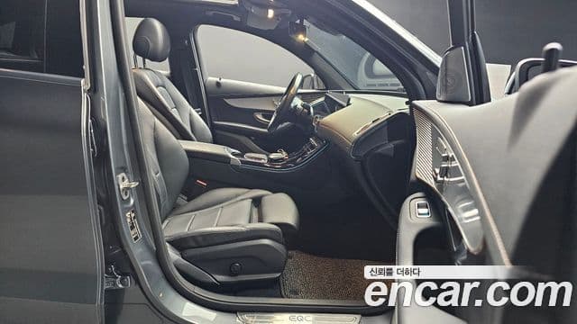 Mercedes-Benz EQC 2021 — ფოტო 11/33