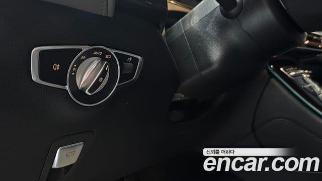Mercedes-Benz EQC 2021 — ფოტო 26/33