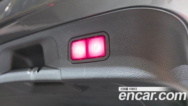 Mercedes-Benz EQC 2021 — ფოტო 13/33
