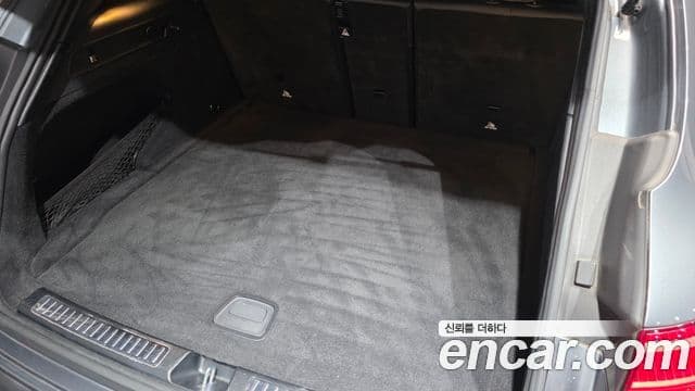 Mercedes-Benz EQC 2021 — ფოტო 32/33