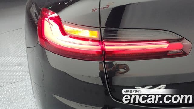 BMW X4 2021 — Photo 22/37