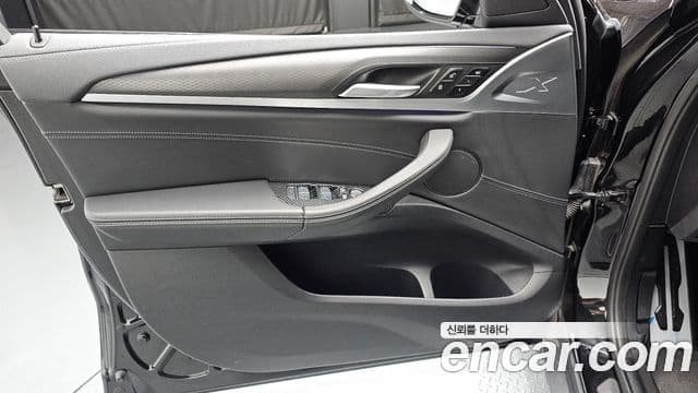 BMW X4 2021 — Photo 23/37