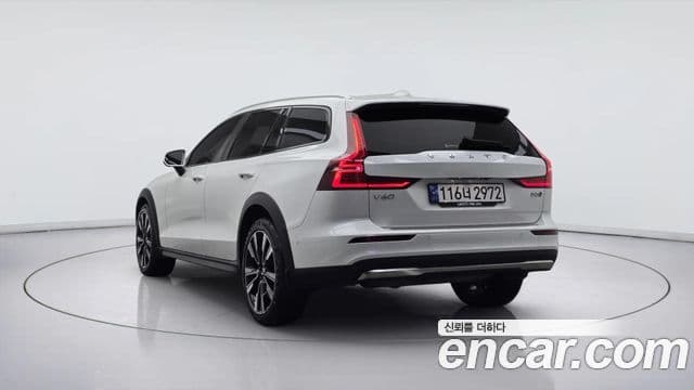 Volvo V60 Cross Country 2023 — Şəkil 14/20