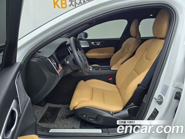 Volvo V60 Cross Country 2023 — Şəkil 10/20