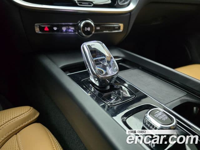Volvo V60 Cross Country 2023 — Şəkil 8/20