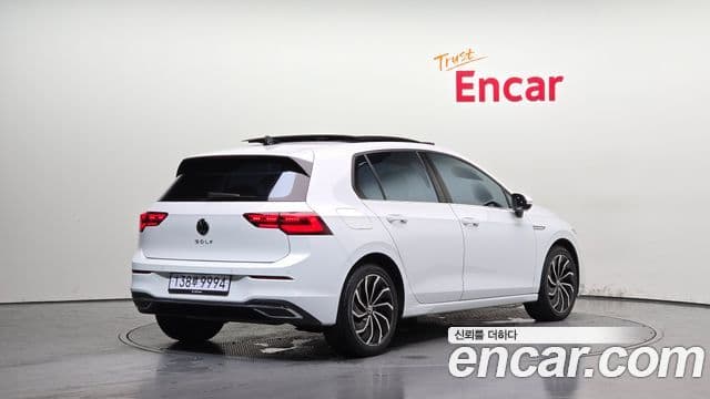 Volkswagen Golf 2023 — ფოტო 2/20