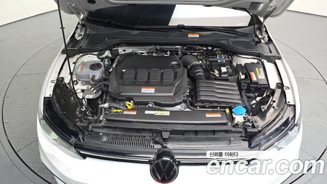 Volkswagen Golf 2023 — ფოტო 6/20