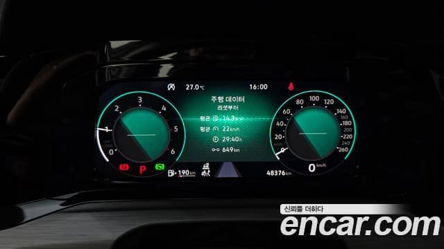Volkswagen Golf 2023 — ფოტო 8/20
