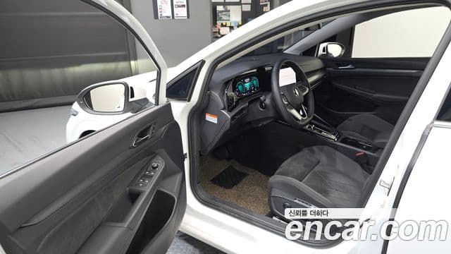 Volkswagen Golf 2023 — ფოტო 10/20