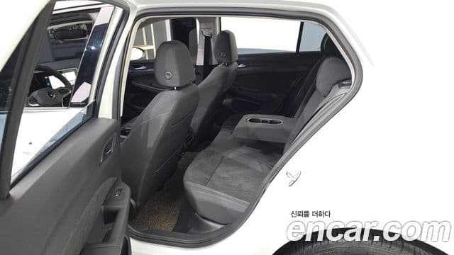 Volkswagen Golf 2023 — ფოტო 11/20