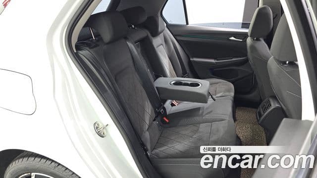 Volkswagen Golf 2023 — ფოტო 12/20