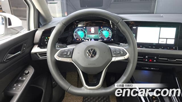 Volkswagen Golf 2023 — ფოტო 16/20