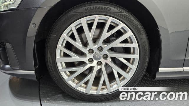 Audi A8 2020 — ფოტო 5/20