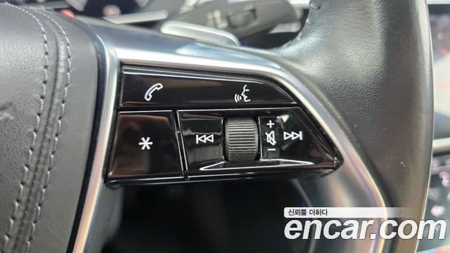 Audi A8 2020 — ფოტო 17/20