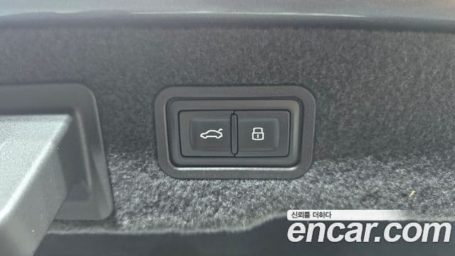 Audi A8 2020 — ფოტო 19/20