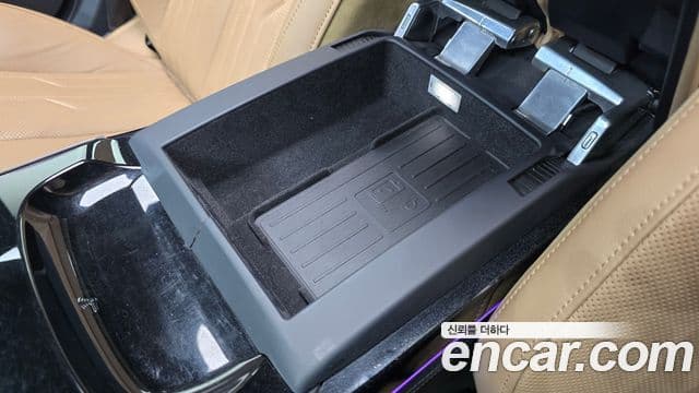 Audi A8 2020 — Photo 28/45