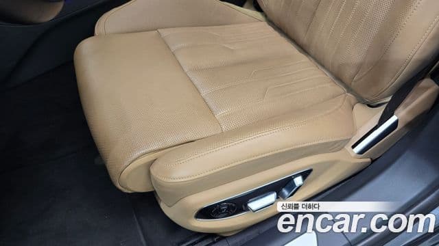 Audi A8 2020 — Photo 18/45