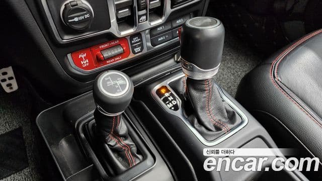 Jeep Wrangler 2023 — ფოტო 7/20