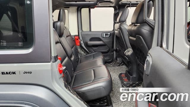 Jeep Wrangler 2023 — ფოტო 11/20