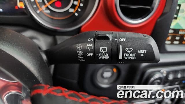 Jeep Wrangler 2023 — ფოტო 16/20