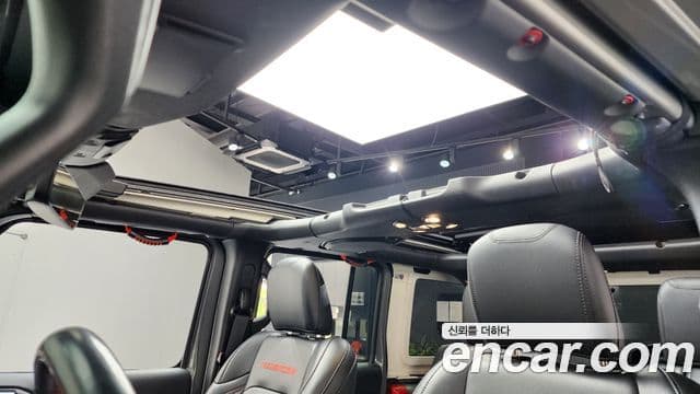 Jeep Wrangler 2023 — ფოტო 18/20