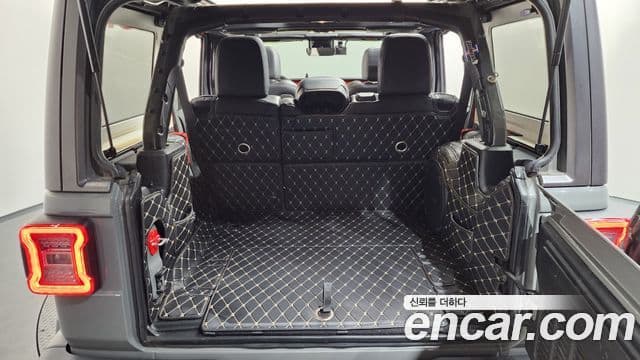 Jeep Wrangler 2023 — ფოტო 20/20