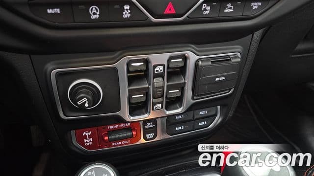 Jeep Wrangler 2020 — фото 20 из 20