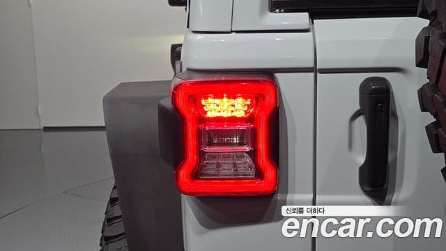 Jeep Wrangler 2020 — Şəkil 19/35