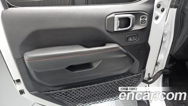 Jeep Wrangler 2020 — Şəkil 23/35