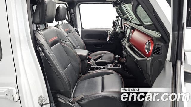 Jeep Wrangler 2020 — Şəkil 28/35
