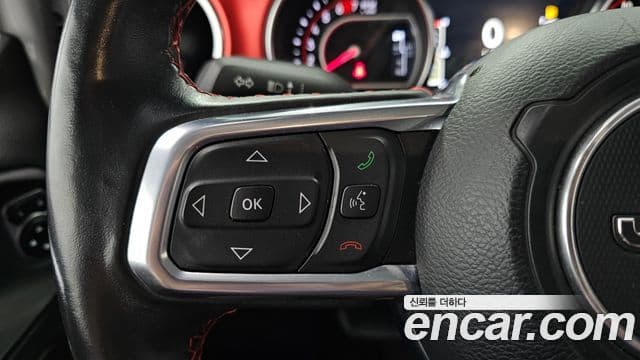 Jeep Wrangler 2020 — Şəkil 30/35
