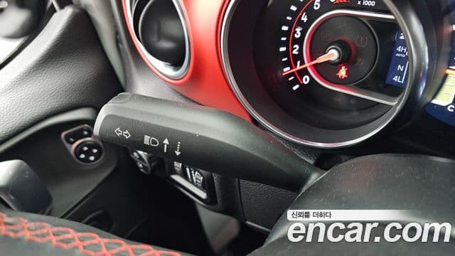 Jeep Wrangler 2020 — Şəkil 29/35
