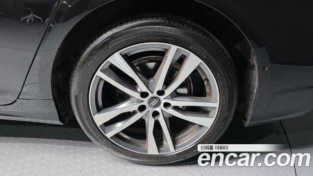 Audi A6 2022 — ფოტო 29/36