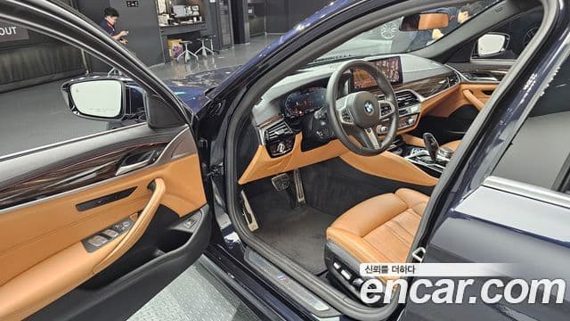 BMW 5 Series 2021 — фото 10 из 20