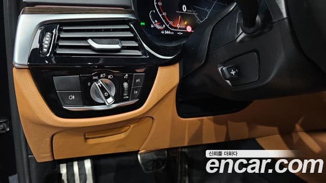 BMW 5 Series 2021 — Şəkil 14/20