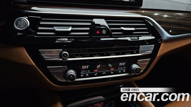 BMW 5 Series 2021 — Şəkil 18/20