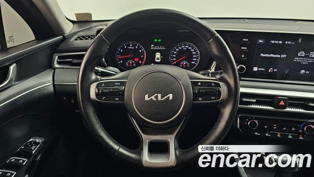 Kia K5 2022 — Şəkil 13/20