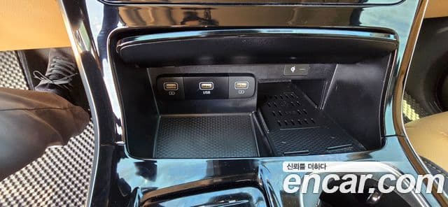 Kia Carnival 2022 — ფოტო 8/20