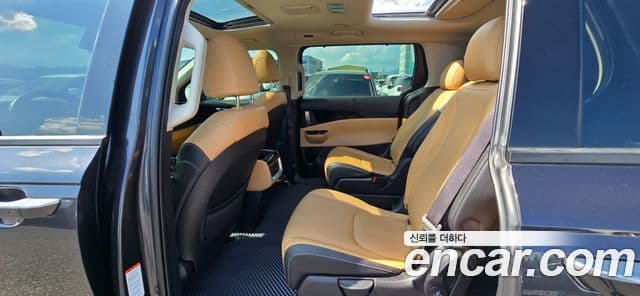 Kia Carnival 2022 — ფოტო 15/20