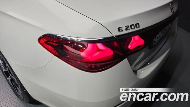 Mercedes-Benz E-Class 2025 — ფოტო 18/30