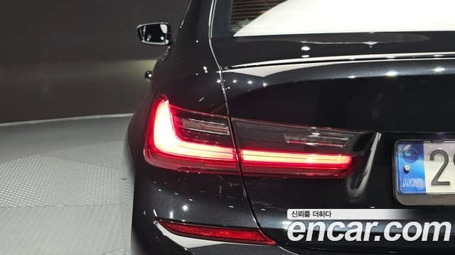 BMW 3 Series 2021 — ფოტო 13/34
