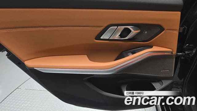 BMW 3 Series 2021 — ფოტო 31/34