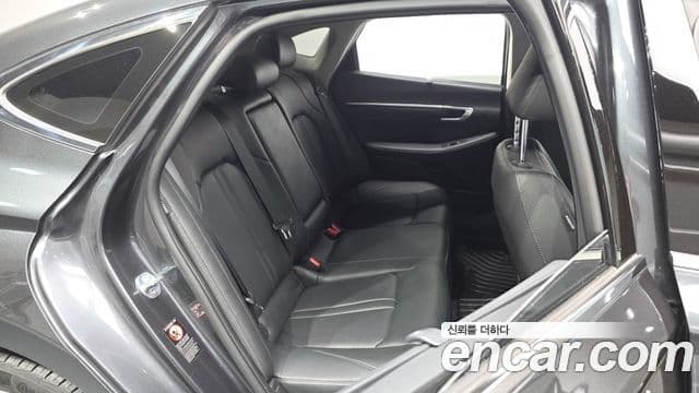 Hyundai Sonata 2022 — ფოტო 11/20
